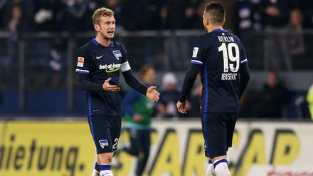 Wachwechsel. Fabian Lustenberger (links) ist bei Hertha BSC als Kapitän abgesetzt worden. Jetzt darf sich Vedad Ibisevic versuchen. 