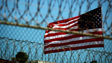 Die US-Flagge auf dem Delta Camp 5 auf Guantanamo Bay auf Kuba. 