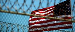 Die US-Flagge auf dem Delta Camp 5 auf Guantanamo Bay auf Kuba.