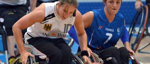Die Rollstühle, die allerlei aushalten müssen. Hier bei der Damen-Rollstuhlbasketball-EM 2013 im Vorrundenspiel Deutschland gegen Frankreich.