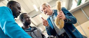 Flüchtlinge in einer Münchner Lernwerkstatt. Das größte Problem bei allen Integrationsbemühungen sind mangelnde Deutschkenntnisse. Foto: Sven Hoppe/dpa