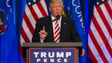 Donald Trump verspricht, präsidialer aufzutreten. Und fällt doch immer wieder zurück in den gewohnten Stil der Beleidigungen und Provokationen. 