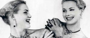 Diamonds are a girls best friend. Alice und Ellen Kessler im Jahr 1956