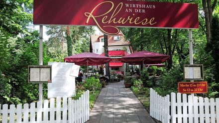 Hier lässt es sich gut draußen sitzen: Wirtshaus an der Rehwiese in Zehlendorf.