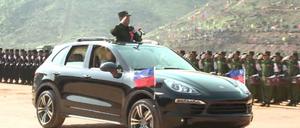 Jubiläumsaufmarsch. Die United Wa State Army steht Spalier.