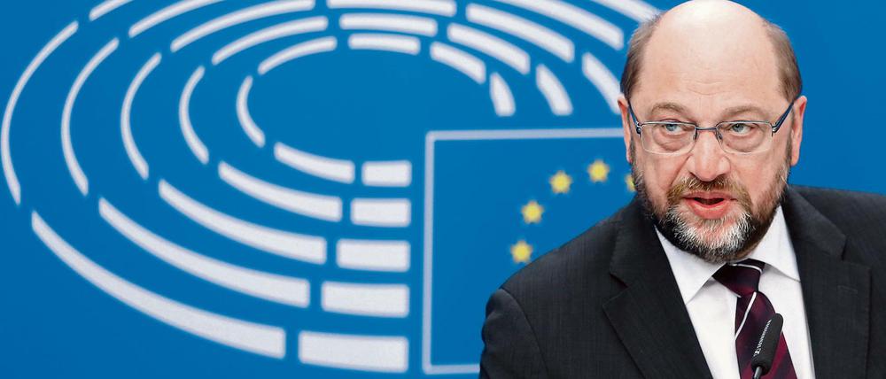 European Parliament President Martin Schulz talks to the media after meeting Britain's Prime Minister David Cameron (unseen) at the EU Parliament in Brussels, Belgium, February 16, 2016. REUTERS/Francois Lenoir