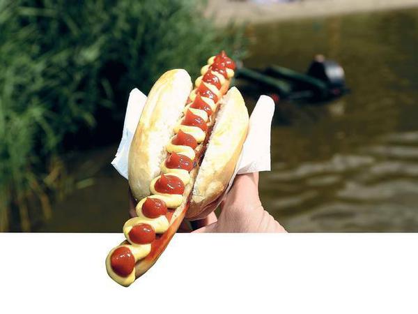 Senf im Zickzack, Ketchup zu Zwiebeltürmchen aufgetropft: Käpplers Signatur