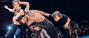 Klang und Körper. In der Choreografie von Sasha Waltz agieren Tänzer gemeinsam mit den Musikern.
