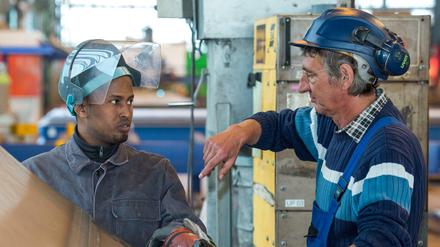 Bisher geben nur wenige Unternehmen Flüchtlingen eine Chance.