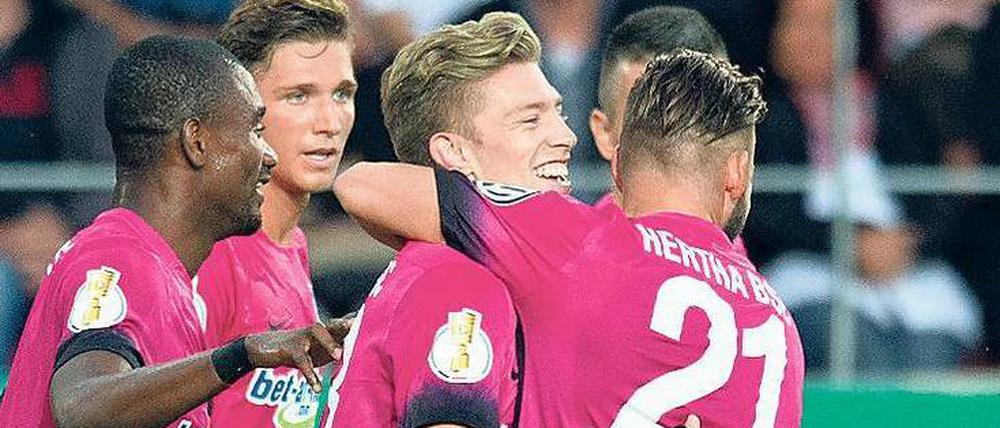 Wieder mittendrin. Eine Woche durfte Mitchell Weiser nicht mit dem Team trainieren, im Pokal gegen Jahn Regensburg brachte sein Treffer Hertha in die Verlängerung. Foto: dpa/Balk