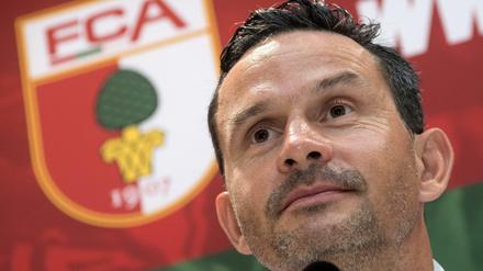 Dirk Schuster peilt mit Augsburg den Klassenerhalt an.