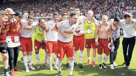 Regensburg rockt. Im Mai ist der Jahn aus der Regionalliga Bayern aufgestiegen, jetzt mischt er die Dritte Liga auf und will gegen Hertha im Pokal die Überraschung schaffen. Foto: Imago/Baehnisch