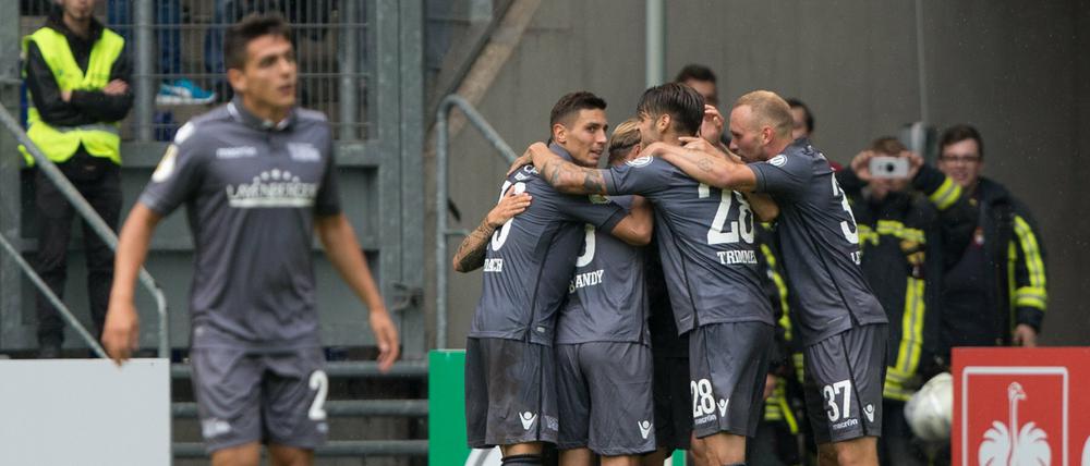 Union jubelt nach einem Eigentor des MSV Duisburg.