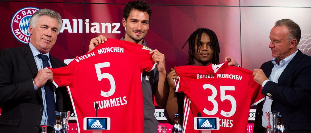 Die Transfers von Mats Hummels und Renato Sanches ließ sich der FC Bayern gut 70 Millionen Euro an Ablöse kosten.