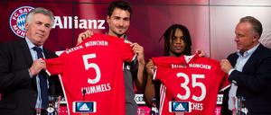 Die Transfers von Mats Hummels und Renato Sanches ließ sich der FC Bayern gut 70 Millionen Euro an Ablöse kosten.