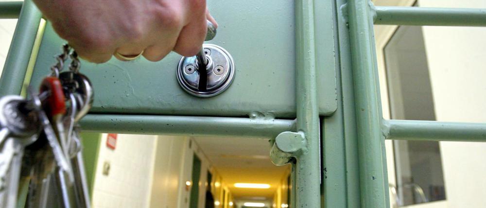 Hinter Gittern verfestigen sich oft kriminelle Karrieren.
