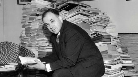 Im Buchstabenberg. Michel Butor (14. September 1926 bis 24. August 2016)im Jahr 1964 in Paris.