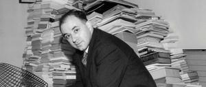 Im Buchstabenberg. Michel Butor (14. September 1926 bis 24. August 2016)im Jahr 1964 in Paris.