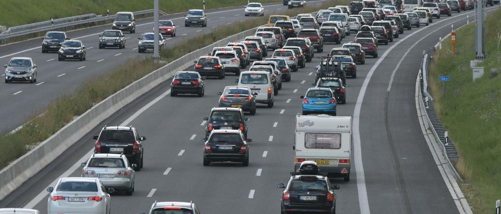 Autos auf der Autobahn A8.