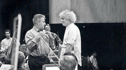 Peter Brem (links) im Gespräch mit Chefdirigent Simon Rattle. 