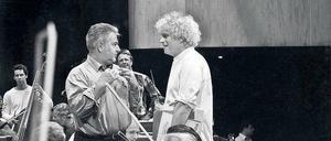 Peter Brem (links) im Gespräch mit Chefdirigent Simon Rattle.
