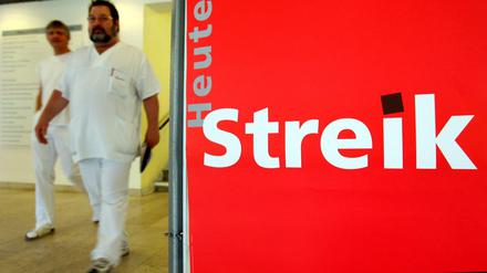 Arbeitskämpfe gab es in den Berliner Kliniken öfter. An der Charité das erste Mal 2006, zu sehen auf dem Bild, zuletzt 2015.