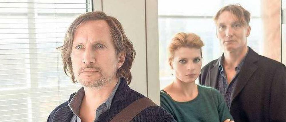Reporter Jan Schulte (Benno Fürmann) wittert einen großen Scoop. Seine Kollegin Britta (Jördis Triebel) ist misstrauisch.