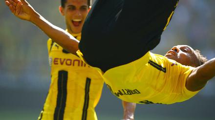 Kopfüber zum Sieg. Aubameyang feiert sein Führungstor gegen Mainz. Später kam ein Elfmetertor dazu - und noch ein Salto. 