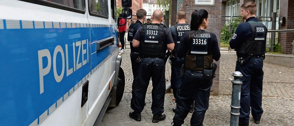 Umworben. Beamte der Berliner Polizei im Einsatz.