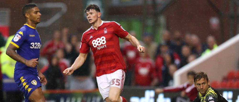 Oliver Burke (Mitte) wechselt bald das Trikot.