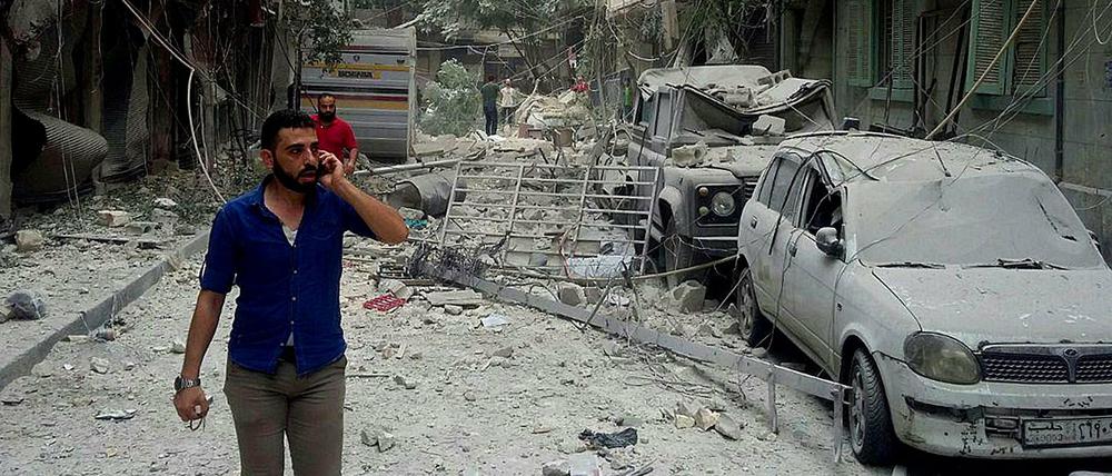 Mehr als zwölf Stunden haben US-Außenminister John Kerry und sein russischer Amtskollege Sergej Lawrow in Genf über eine Waffenruhe in Syrien verhandelt.