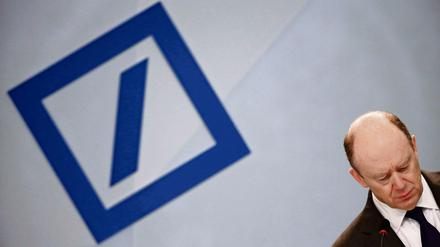 Blick nach unten: Deutsche-Bank-Chef John Cryan.