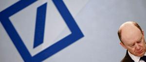 Blick nach unten: Deutsche-Bank-Chef John Cryan.