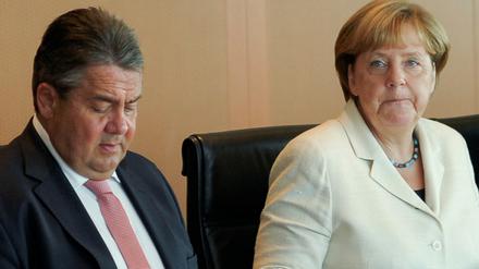 Es knatscht. Vizekanzler Sigmar Gabriel und Kanzlerin Angela Merkel am Kabinettstisch.