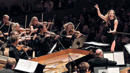 Primadonna risoluta. Barbara Hannigan dirigiert das Mahler Chamber Orchestra.