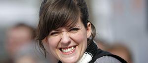 Bitte nicht das Bein heben. Sarah Kuttner bringt mit ihrer jüngsten Aussage vor allem Eltern gegen sich auf.