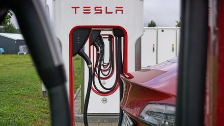 Auch Tesla spürt die Chipknappheit und schafft es dennoch, seinen Marktanteil erheblich auszubauen.