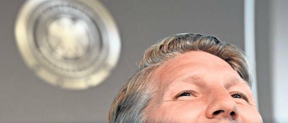 Schweres Gepäck. Aus seinen zwölf Jahren als deutscher Nationalspieler nimmt Bastian Schweinsteiger vor allem den Gewinn der WM-Trophäe als Erinnerung mit.
