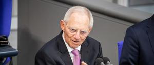 Wolfgang Schäuble (CDU), Bundestagspräsident, spricht in einer Plenarsitzung des Deutschen Bundestags.