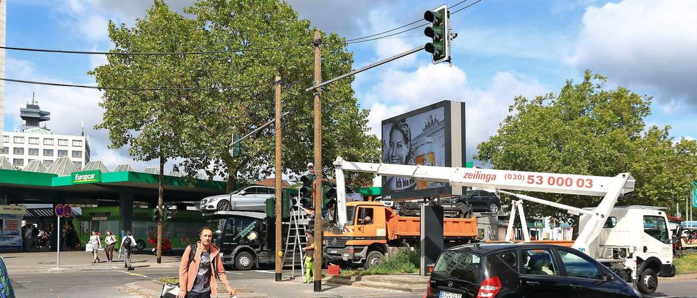 Die neue Fußgängerampel am Messedamm an dem Übergang zum ZOB.