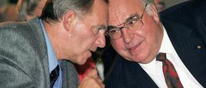 Wolfgang SCHAEUBLE und Bundeskanzler Helmut KOHL , beide CDU , 30.09.1997 Wolfgang SCHAEUBLE and Chancellor Helmut KOHL , both CDU , 30.09.1997

Wolfgang Schaeuble and Federal Chancellor Helmut Kohl both CDU 30 09 1997 Wolfgang Schaeuble and Chancellor Helmut Kohl Both CDU 30 09 1997  