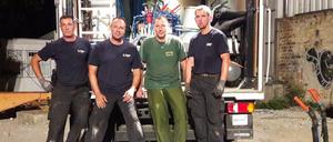 Stolze Entschärfer: Die Sprengstoffexperten der Polizei nach getaner Arbeit in der Nacht zu Sonnabend.