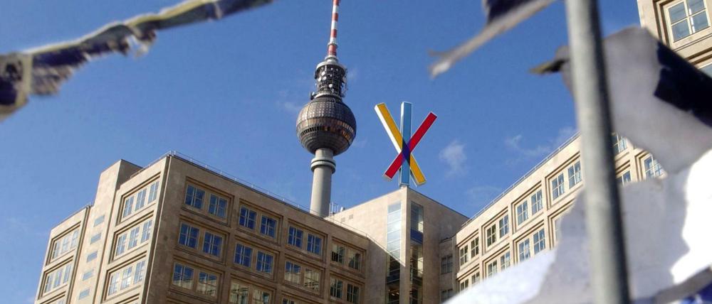 Die ehemalige Berliner Bankgesellschaft wurde abgewickelt. Das Land übernahm die maroden Immobilien-Fonds und zahlte die Anteilseigner aus. Die Berlinovo macht mit den Immobilien aus diesen Fonds inzwischen gute Geschäfte.