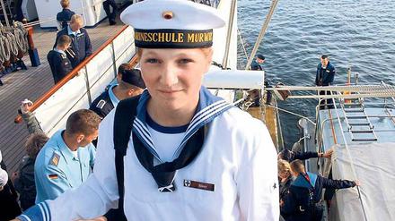 Jenny Böken auf der "Gorch Fock". Vor acht Jahren verschwand sie von Deck und ertrank. Keiner der anderen Soldaten will etwas gesehen haben.