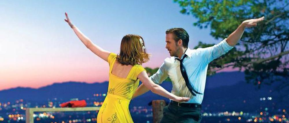 Bonbonbunt. Szene aus Damien Chazelles Eröffnungsfilm „La La Land“ mit Emma Stone und Ryan Gosling.