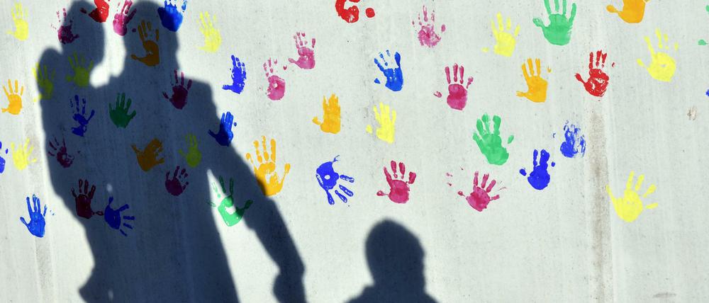 Besonders der Regelsatz für Kinder in Hartz-IV-Familien soll 2017 deutlich steigen.