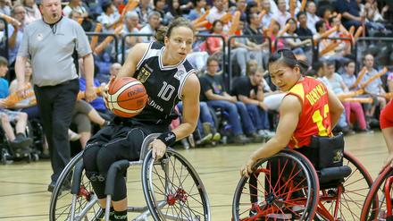 Die deutschen Rollstuhlbasketballerinnen haben sich gegen China vorbereitet auf Rio 2016. Dort wollen sie eine Medaille holen - doch die Konkurrenz ist hart.