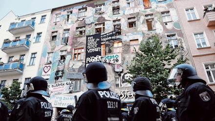 Ob ein Schlichter bei dem Streit um die Rigaer Straße helfen kann?