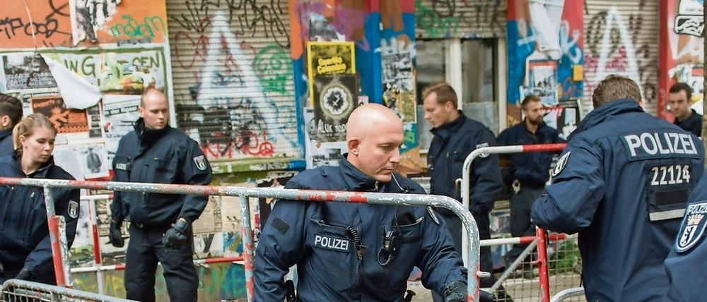 Brennpunkt: In der Rigaer Straße hat die Polizei immer viel zu tun.