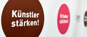 Forderungen nach besseren Arbeitsbedingungen werden auch von anderen Akteuren geäußert: Wie hier auf dem Empfang des Bundesverband Schauspiel der diesjährigen Berlinale.